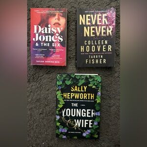 🏝️🏖️Set of Three Bestselling Novels( Hoover, Reid and Hempworth)